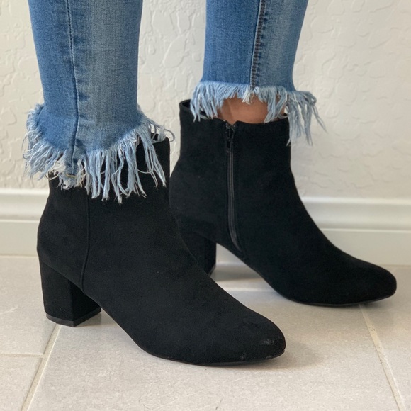 NIB Black Kitten Block Heel Ankle Chelsea Booties - Picture 3 of 8